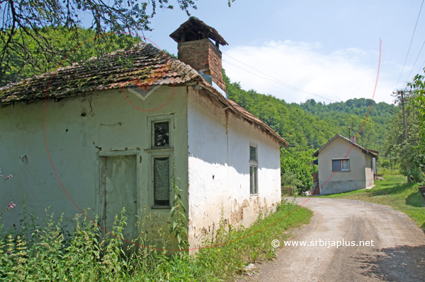 Mala seoska kuća, lep primer seoske arhitekture, Ruplje, Crna Trava