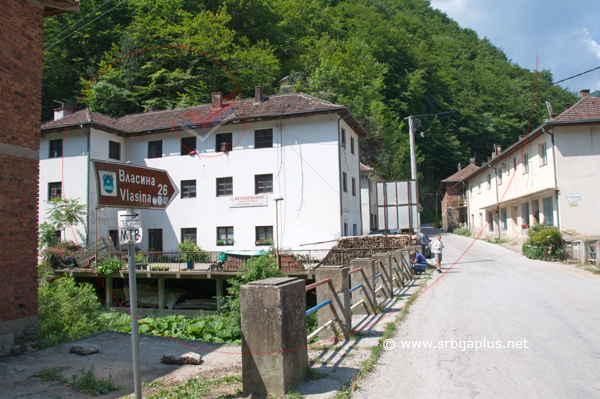 Sastav Reka, Crna Trava