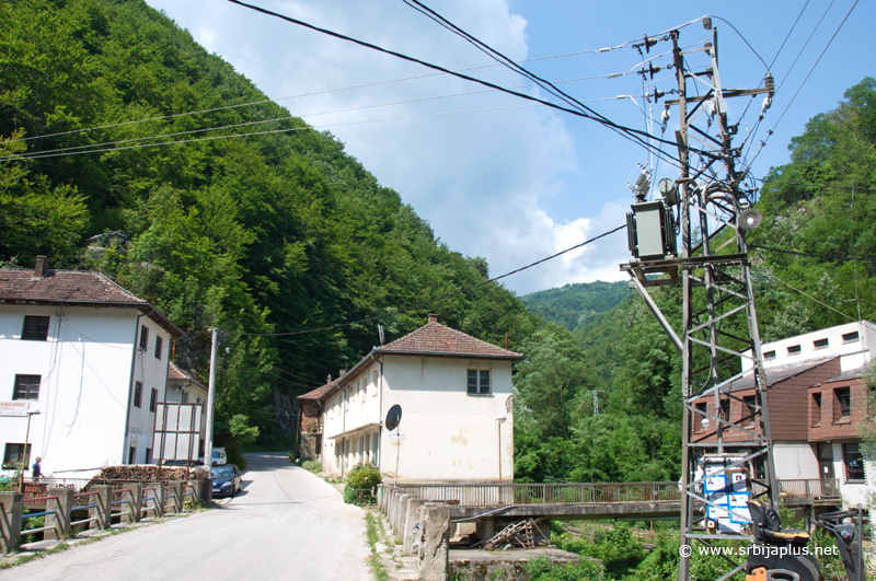 Sastav Reka, Crna Trava