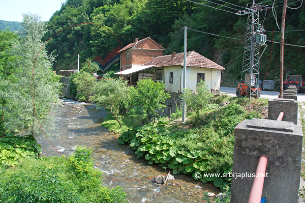 Sastav Reka, Crna Trava