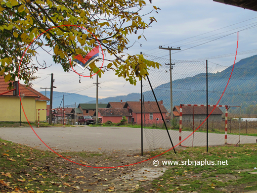 Osnovna škola i pogled na Crnačko polje, Crnča, Ljubovija
