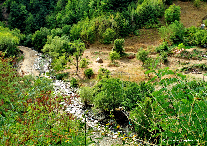 Crni Vrh, Crnovrška reka