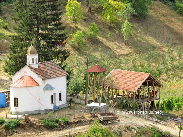 Crni Vrh, seoska crkva