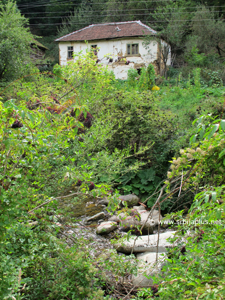 Crni Vrh, Crnovrška reka