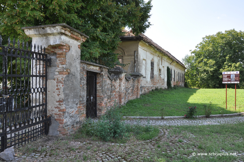 Parohijski dom u dvorištu Crkve svetog Nikole u Deliblatu