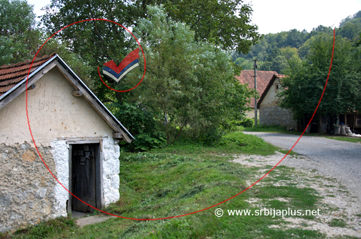 Vodenica kraj glavnog seoskog puta u Donjoj Borini, Mali Zvornik