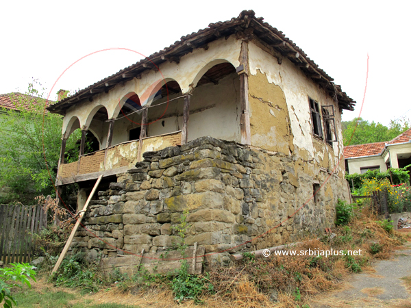 Donja Kamenica, lepa seoska kuća s tremom, Knjaževac
