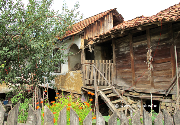 Donja Kamenica, ambar