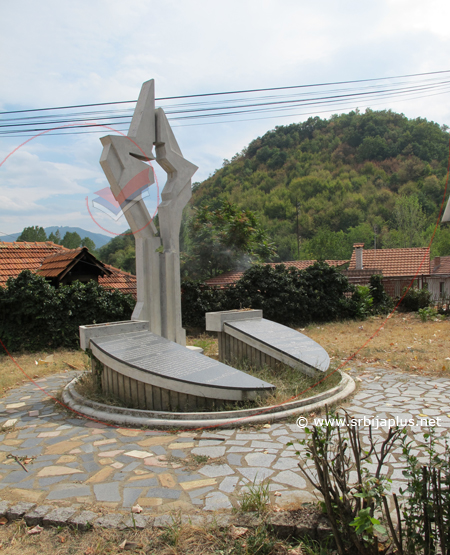 Donja Kamenica, Spomenik ratnim žrtvama