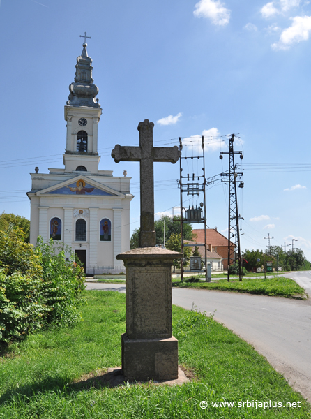 Farkaždin - crkva i memorijalni krst