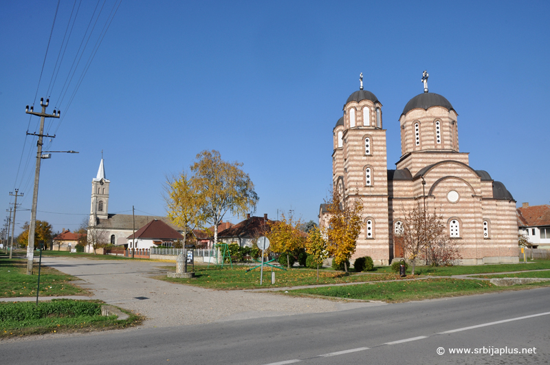 Pravoslavna Crkva svetih apostola Petra i Pavla i katolička Crkva svete Ane
