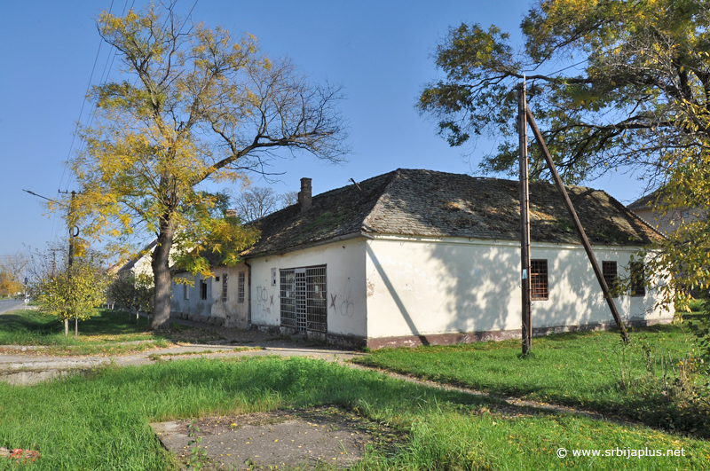 Glogonj - Kuća na ćošku