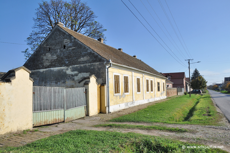 Glogonj - Kuća na ćošku