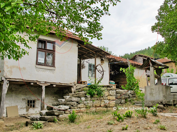Gornja Kamenica, seosko dvorište, Knjaževac