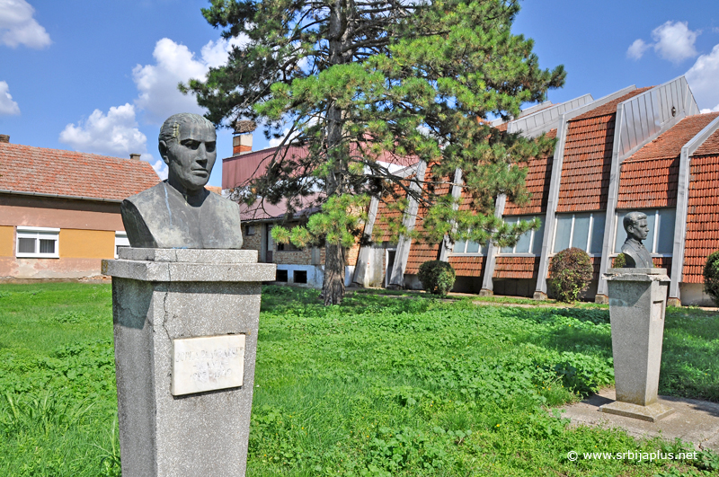 Idvor - Spomenik Zorki Radovančev