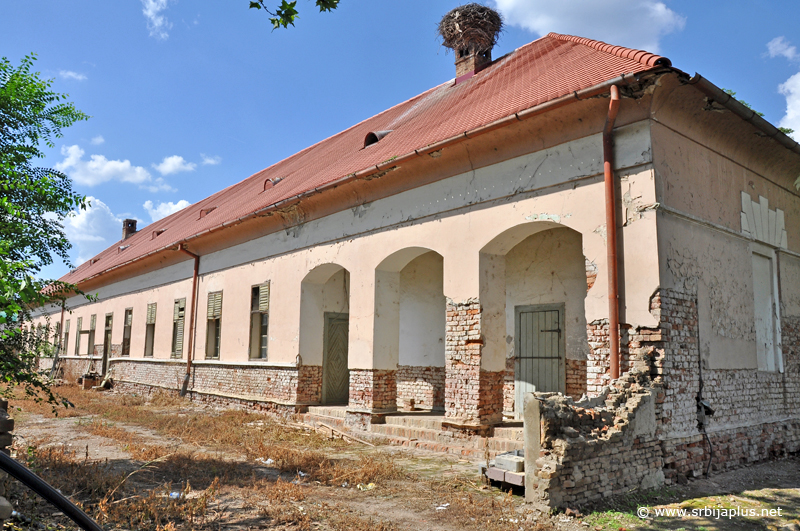 Pupinova osnovna škola u Idvoru, sagrađena 1843. godine