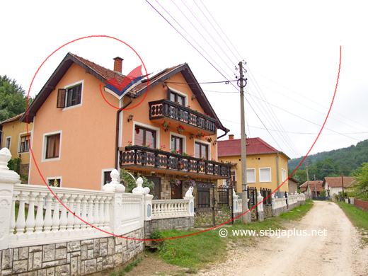 Nova seoska kuća s belom ogradom<, Jošanica, Žagubica