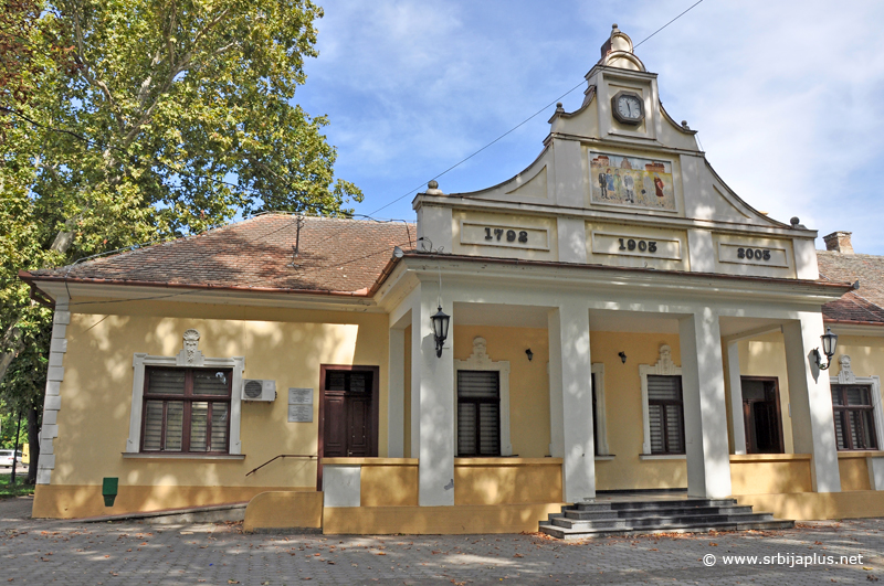 Nekadašnja opštinska zgrada u centru Kačareva