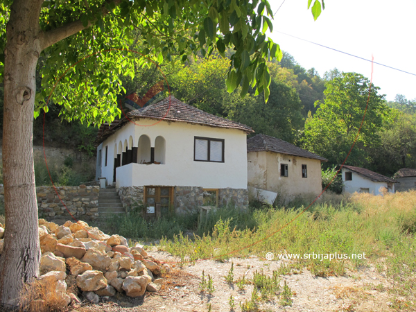 Stara kuća s tremom, Kalna, Knjaževac