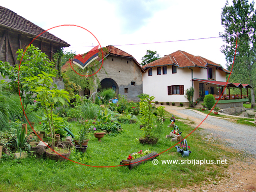 Krupajsko vrelo, dvorište i restoran porodice Petrović, Milanovac, Žagubica