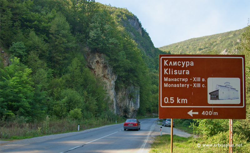 Putokaz za manastir Klisura kraj puta Ivanjica - Arilje, Dobrače