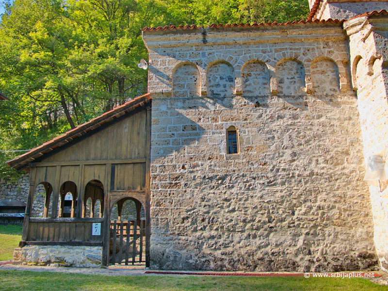 Ulaz u crkvu, Manastir Klisura, Dobrače, Arilje