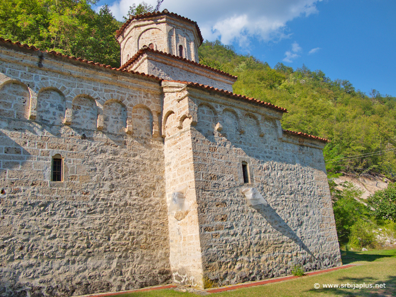 Južni zid popodne, Manastir Klisura, Dobrače, Arilje