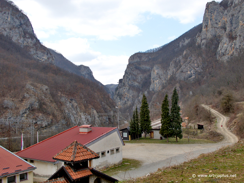 Manastir Kumanica - kraj puta