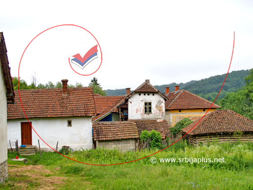 Na ulazu u dvorište, Milatovac, Žagubica