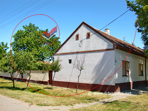 Ulica u Beodri, kuća na uglu, Novo Miloševo, Novi Bečej