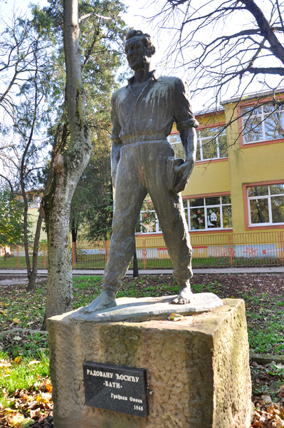 Opovo - Spomenik Radovanu Ćosiću Bati