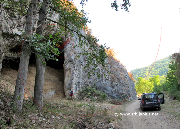 Papratna, pećina, Knjaževac