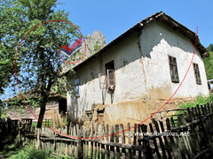 Kuća ispod stenovitog, planinskog vrha, Petačinci, Dimitrovgrad Kuća ispod stenovitog, planinskog vrha, Petačinci, Dimitrovgrad