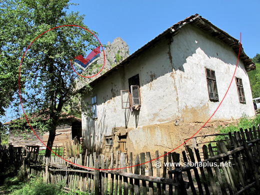Kuća s ogradom od kolja, Petačinci, Dimitrovgrad