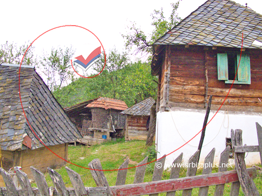 Sačuvano seosko dvorište s kućom, ambarima i košem od pruća, Radoševo, Arilje
