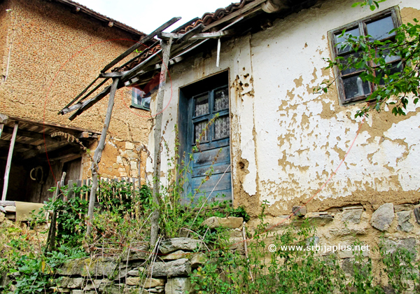 Repušnica, kućna vrata