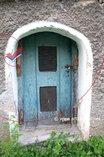 Vrata sa rešetkastim otvorima, Sakar, Mali Zvornik