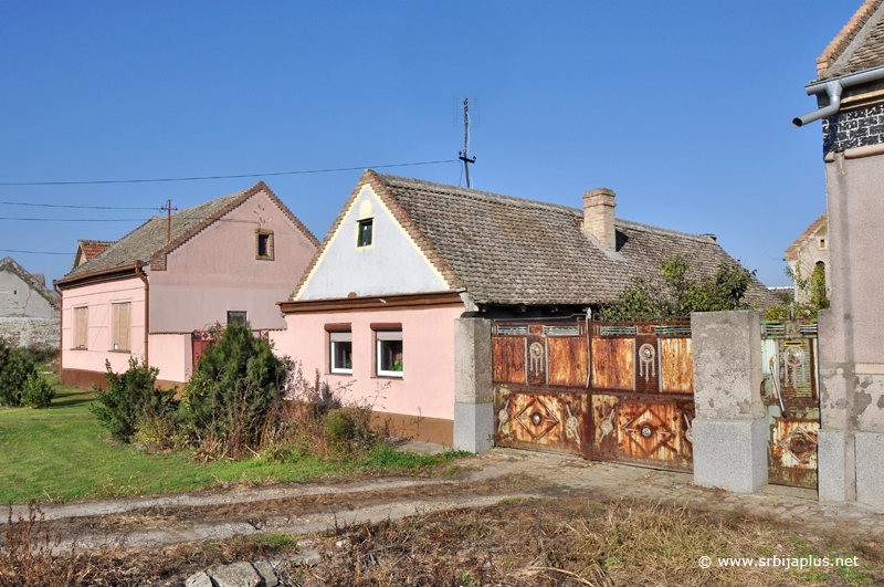 Sefkerin - Karakteristična seoska ulica