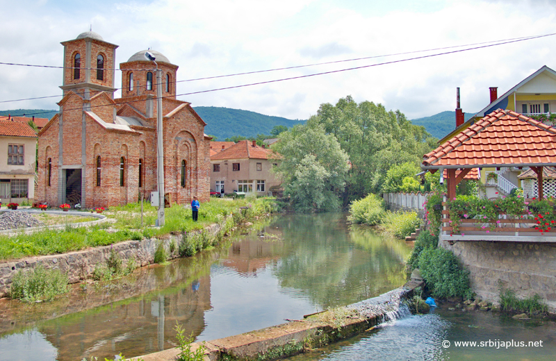 Reka Krupaja u centru sela Sige, Žagubica