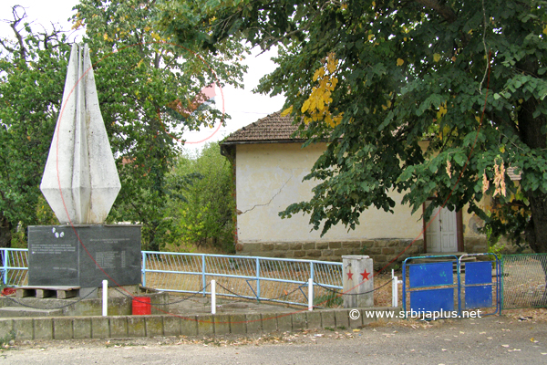 Štrbac, centar sela