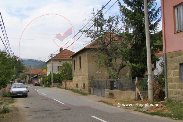 Štrbac, kuća s velikim tremom
