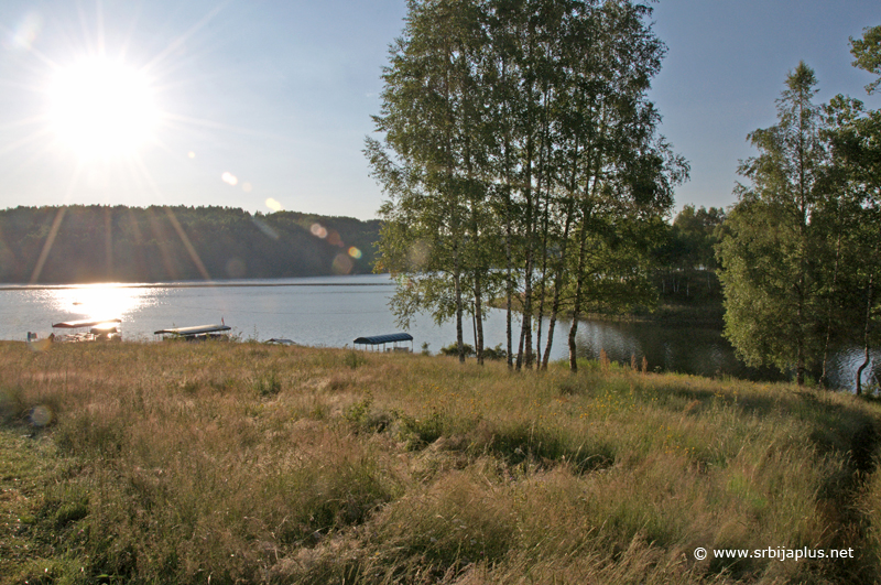 Vlasinsko jezero - letnje jutro na jezeru
