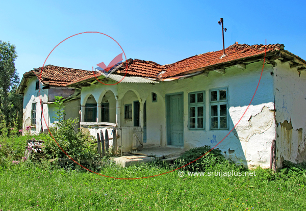Tradicionalna seoska kuća sa doksatom / Traditional village house with a porch, Vlkovija, Dimitrovgrad Tradicionalna seoska kuća sa doksatom / Traditional village house with a porch, Vlkovija, Dimitrovgrad