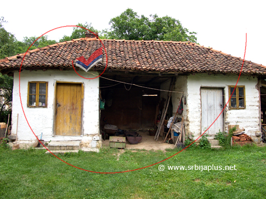Zgrada s firangama i žutim prozorima, Vukovac, Žagubica
