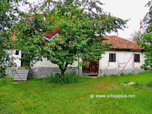 Bela kuća u travnatom dvorištu s trešnjom, Vukovac, Žagubica