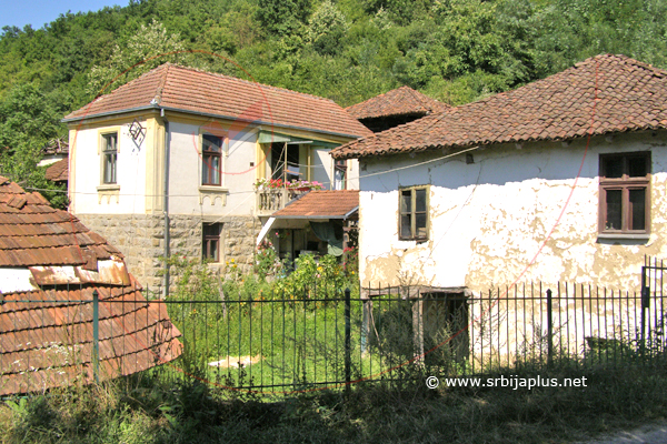 Žukovac, Seosko dvorište
