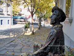 Spomenik pesniku i slikaru Đuri Jakšiću u Skadarliji, Beograd / Monument to poet and painter Đura Jakšić, Skadarlija, Beograde