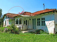 Tradicionalna kuća sa doksatom / Traditional village house with a porch