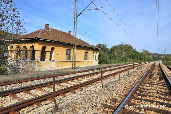 Kuća kraj pruge