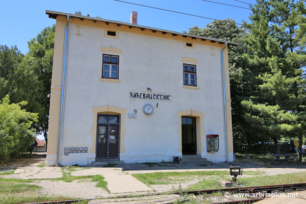Stanična zgrada